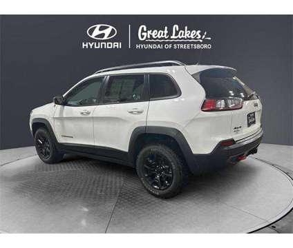 2021 Jeep Cherokee Trailhawk 4X4 is a White 2021 Jeep Cherokee Trailhawk SUV in Streetsboro OH