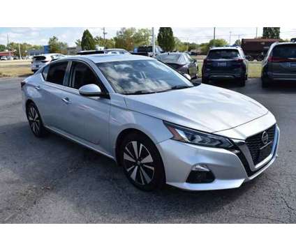 2019 Nissan Altima 2.5 SV is a Silver 2019 Nissan Altima 2.5 Trim Sedan in Lawrence KS