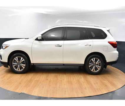 2019 Nissan Pathfinder SL is a White 2019 Nissan Pathfinder SL SUV in Norristown PA