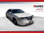 2001 Lincoln Town Car Signature