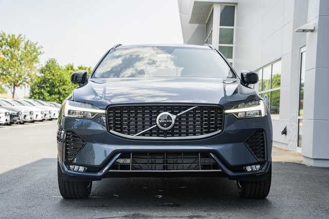 2025 Volvo XC60 B5 Plus Dark