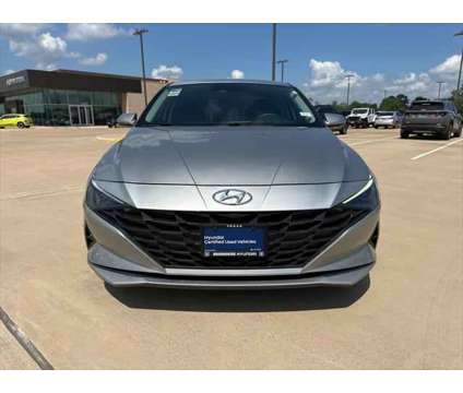 2022 Hyundai Elantra SE is a Silver 2022 Hyundai Elantra SE Sedan in Brookshire TX