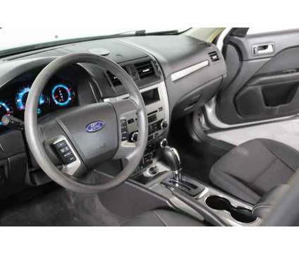 2012 Ford Fusion SE is a Silver 2012 Ford Fusion SE Sedan in Libertyville IL