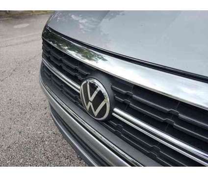 2022 Volkswagen Jetta 1.5T SEL is a Silver 2022 Volkswagen Jetta 2.5 Trim Sedan in Deland FL