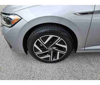 2022 Volkswagen Jetta 1.5T SEL is a Silver 2022 Volkswagen Jetta 2.5 Trim Sedan in Deland FL