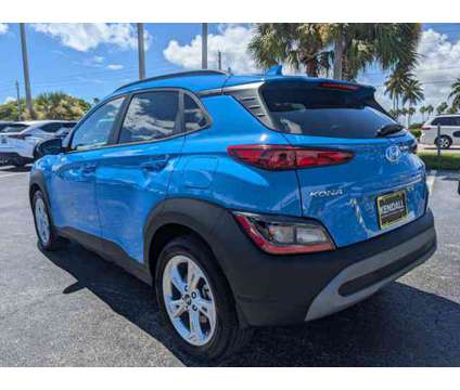 2022 Hyundai Kona SEL is a Blue 2022 Hyundai Kona SEL SUV in Miami FL