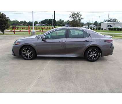 2022 Toyota Camry SE is a Grey 2022 Toyota Camry SE Sedan in Lafayette LA