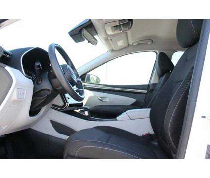 2024 Hyundai Tucson SEL is a White 2024 Hyundai Tucson SUV in Oak Lawn IL