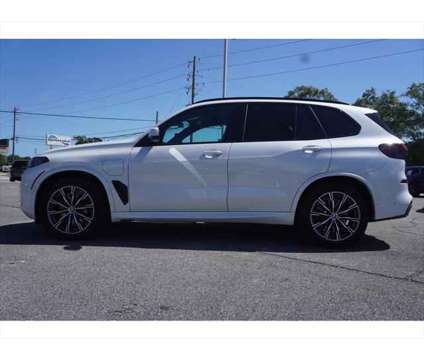 2025 BMW X5 xDrive50e is a White 2025 BMW X5 3.0si SUV in Fort Walton Beach FL