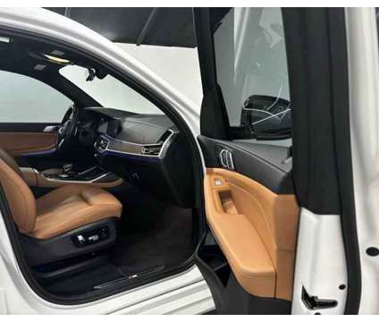 2022 BMW X7 xDrive40i is a White 2022 SUV in Mcallen TX