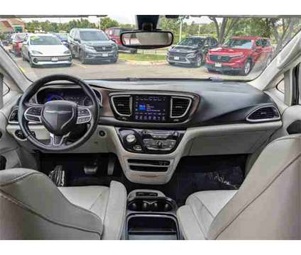 2017 Chrysler Pacifica Touring-L is a 2017 Chrysler Pacifica Touring Van in Algonquin IL