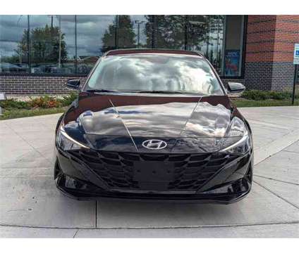 2022 Hyundai Elantra SEL is a Black 2022 Hyundai Elantra Sedan in Algonquin IL