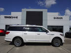 2019 Lincoln Navigator White, 94K miles