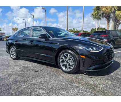 2022 Hyundai Sonata SEL is a Black 2022 Hyundai Sonata Sedan in Miami FL