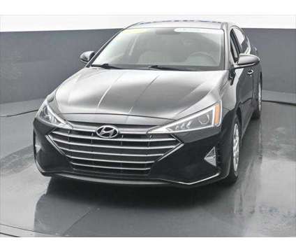 2019 Hyundai Elantra SE is a Black 2019 Hyundai Elantra SE Sedan in Dubuque IA