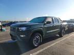 2022 Nissan frontier Green, 10K miles