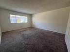 Th Ave Apt B, Kingsburg, Home For Rent