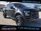 2017 Ford F-150 Raptor SuperCrew 4WD CREW CAB PICKUP 4-DR