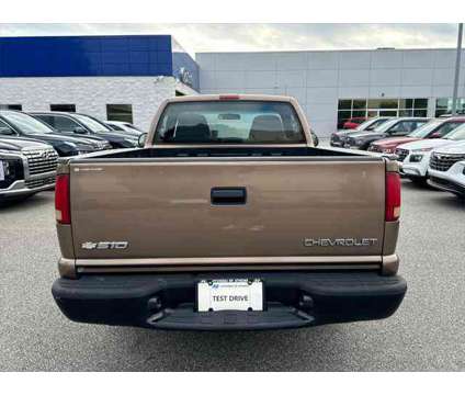 2003 Chevrolet S-10 Base is a 2003 Chevrolet S-10 Base Truck in Athens GA