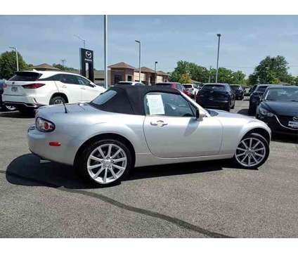 2006 Mazda MX-5 Miata Grand Touring is a Silver 2006 Mazda Miata Convertible in Elmhurst IL