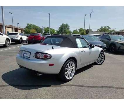 2006 Mazda MX-5 Miata Grand Touring is a Silver 2006 Mazda Miata Convertible in Elmhurst IL