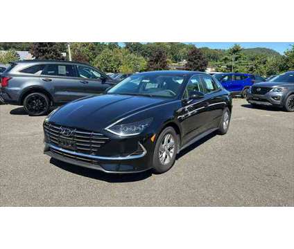 2023 Hyundai Sonata SE is a Black 2023 Hyundai Sonata SE Sedan in Danbury CT