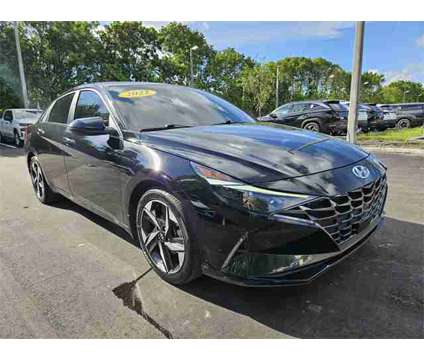 2022 Hyundai Elantra SEL is a Black 2022 Hyundai Elantra Sedan in Hialeah FL