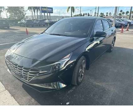 2022 Hyundai Elantra SEL is a Black 2022 Hyundai Elantra Sedan in Hialeah FL