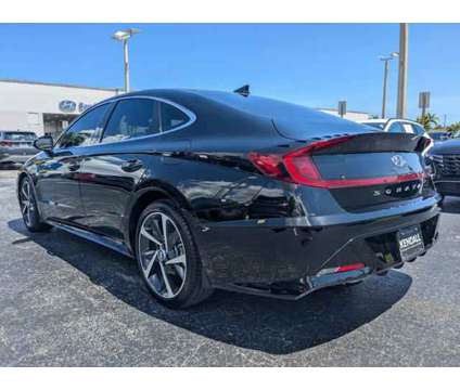 2022 Hyundai Sonata SEL Plus is a Black 2022 Hyundai Sonata Sedan in Miami FL