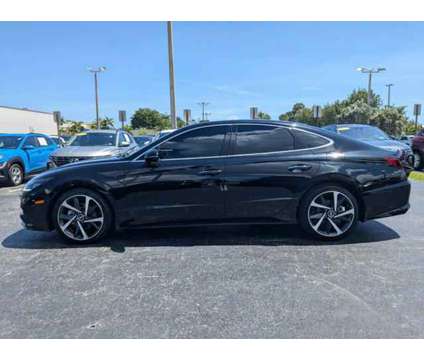 2022 Hyundai Sonata SEL Plus is a Black 2022 Hyundai Sonata Sedan in Miami FL