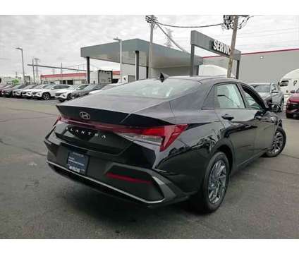 2024 Hyundai Elantra SEL is a Black 2024 Hyundai Elantra Sedan in Elmhurst IL