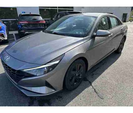 2022 Hyundai Elantra SEL is a 2022 Hyundai Elantra SE Car for Sale in Indiana PA