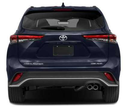 2022 Toyota Highlander XLE is a Silver 2022 Toyota Highlander XLE SUV in Palatine IL