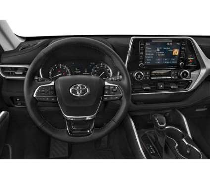 2022 Toyota Highlander XLE is a Silver 2022 Toyota Highlander XLE SUV in Palatine IL