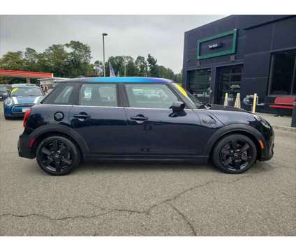 2022 MINI Hardtop Cooper S is a Black 2022 Mini Hardtop Cooper Hatchback in Morristown NJ