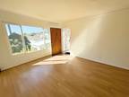 $2495/1822 W. Silverlake Dr. #4- Top Floor, Awesome Light! Renovated, Vintag...