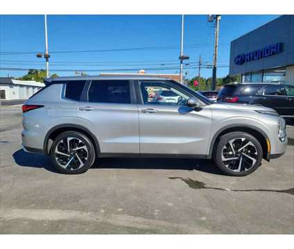 2022 Mitsubishi Outlander SE 2.5 S-AWC is a Silver 2022 Mitsubishi Outlander SE SUV in Hanover PA