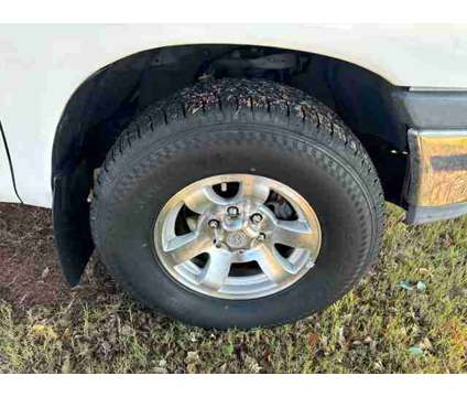 2002 Toyota Tundra SR5 V8 is a White 2002 Toyota Tundra SR5 Truck in Athens GA