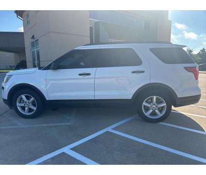 2018 Ford Explorer Base is a White 2018 Ford Explorer Base SUV in Brenham TX