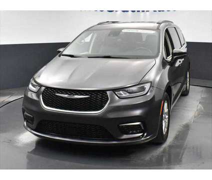 2022 Chrysler Pacifica Touring L is a Grey 2022 Chrysler Pacifica Touring Van in Dubuque IA