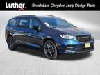 2025 Chrysler Pacifica Blue, new