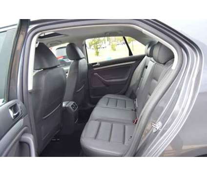 2009 Volkswagen Jetta SE is a Grey, Silver 2009 Volkswagen Jetta SE Sedan in Highland Park IL