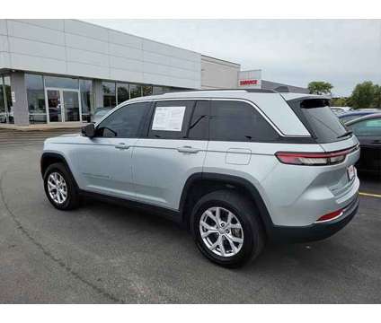 2022 Jeep Grand Cherokee Limited 4x4 is a Silver 2022 Jeep grand cherokee Limited SUV in Calumet City IL