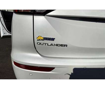 2024 Mitsubishi Outlander SE 2.5 S-AWC is a White 2024 Mitsubishi Outlander SE SUV in Norwood MA