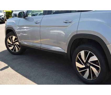 2024 Volkswagen Atlas 2.0T SEL is a Silver 2024 Volkswagen Atlas 2.0T SEL SUV in Highland Park IL