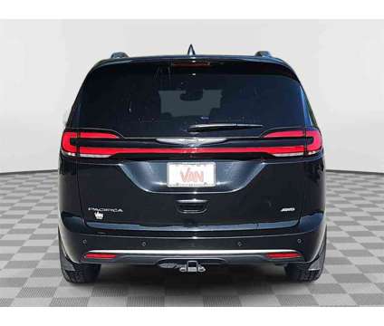 2021 Chrysler Pacifica Pinnacle is a Black 2021 Chrysler Pacifica Car for Sale in Kansas City MO