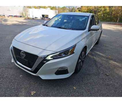 2021 Nissan Altima 2.5 SV is a White 2021 Nissan Altima 2.5 Trim Sedan in Auburn MA