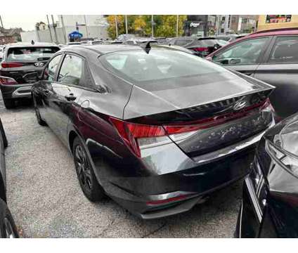 2022 Hyundai Elantra SEL is a Grey 2022 Hyundai Elantra Sedan in Bayside NY