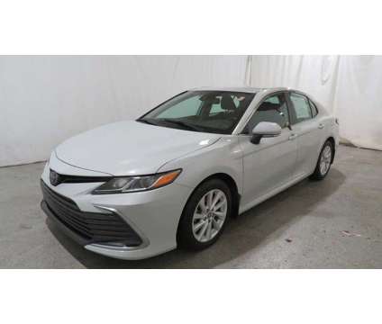 2022UsedToyotaUsedCamryUsedAuto AWD (Natl) is a Silver 2022 Toyota Camry Car for Sale in Brunswick OH