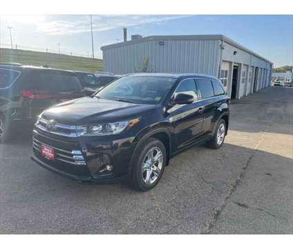 2019 Toyota Highlander Limited is a Black 2019 Toyota Highlander Limited SUV in Dubuque IA